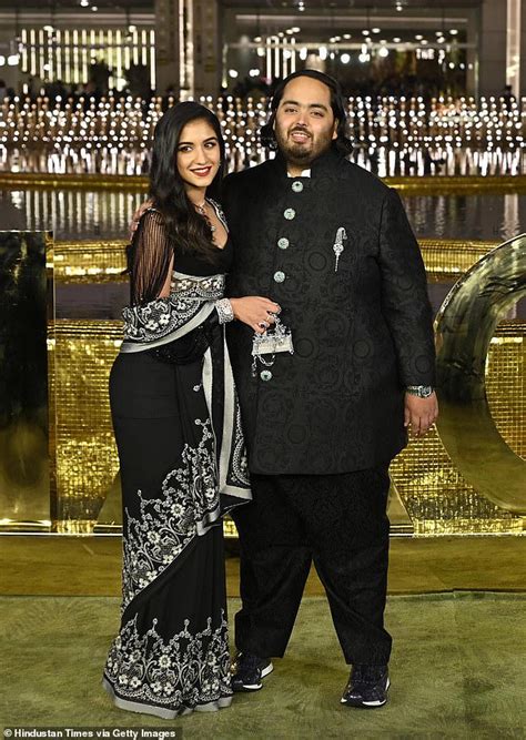 anant ambani dress price